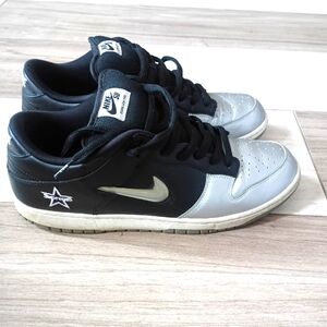 Nike x SUPREME Dunk SB Low Pro QS ‘Metallic Silver’